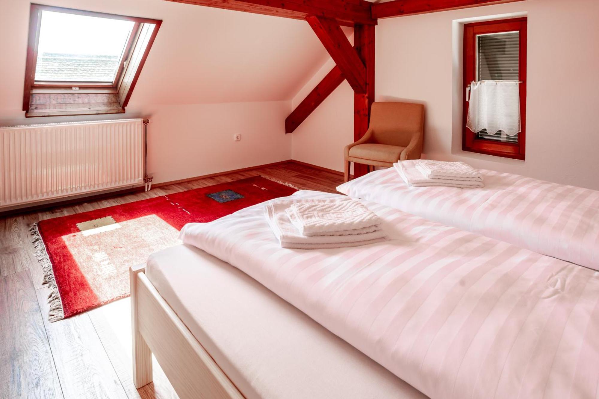 Vaj Bisztro Es Vendeghaz Apartment Palkonya ภายนอก รูปภาพ