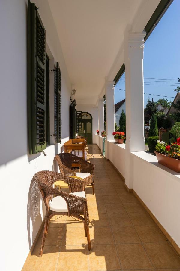 Vaj Bisztro Es Vendeghaz Apartment Palkonya ภายนอก รูปภาพ